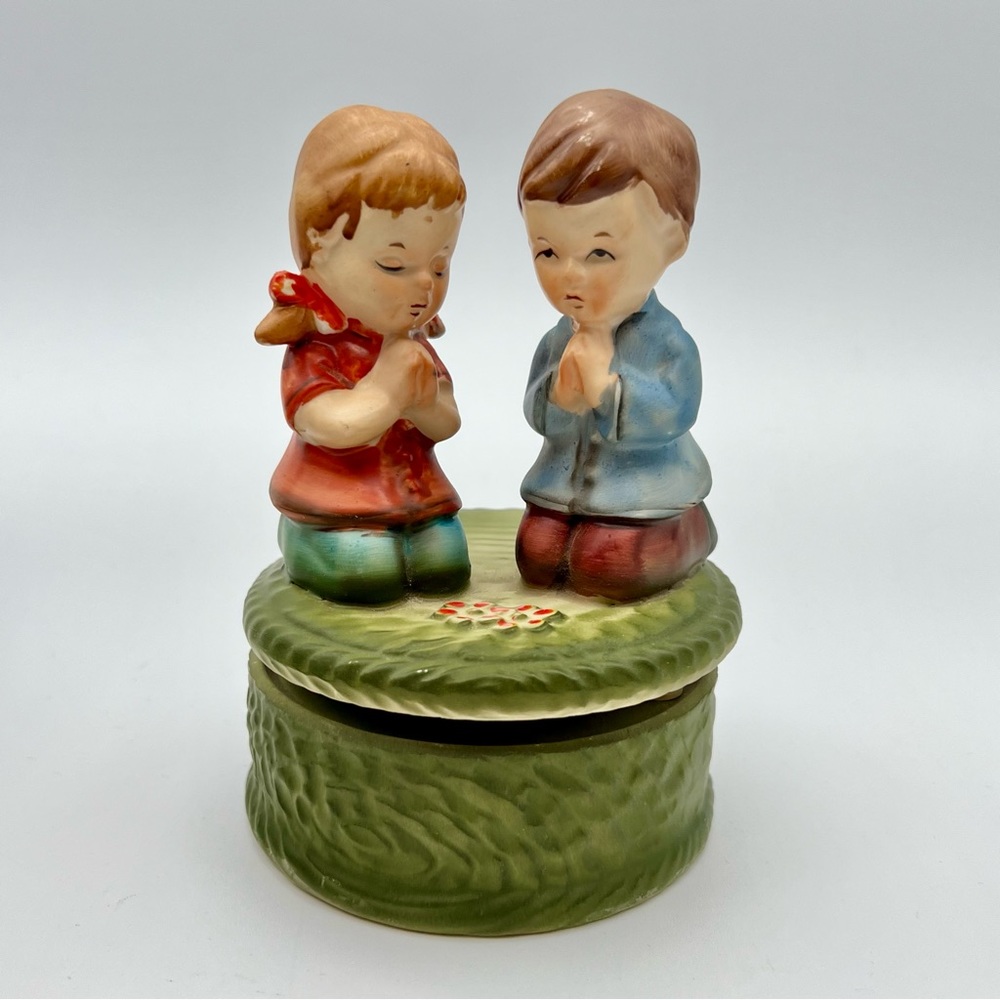 Sankyo Praying Children Rotating Music Box Plays Go To Sleep Kneeling Boy & Girl